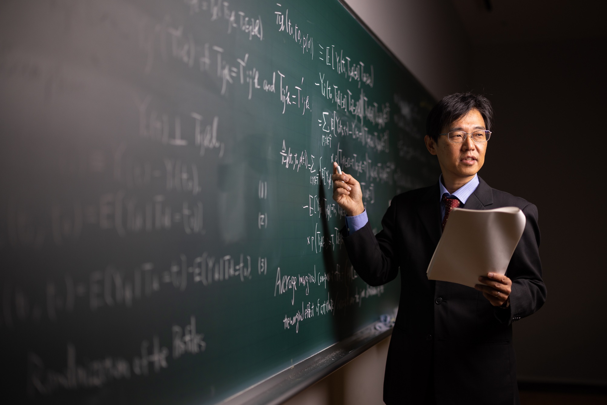 ���̑O�ɗ����Ă���j��

�����I�ɐ������ꂽ����